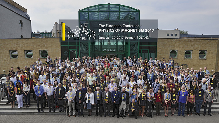 Zdjęcie grupowe uczestników konferencji Physics of Magnetism 2017